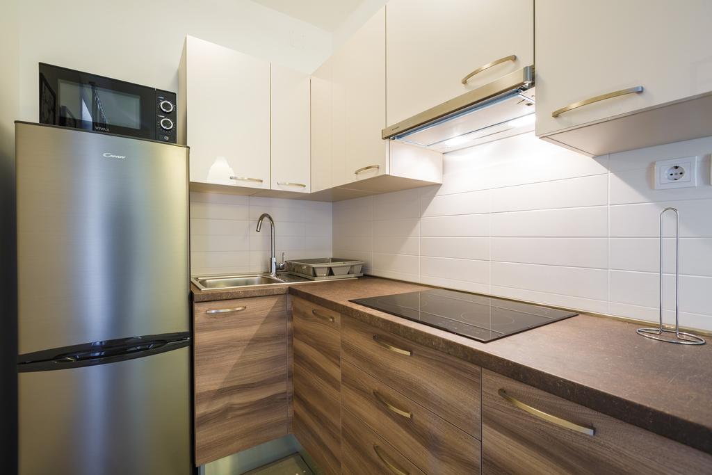 Ivni Apartmani Novigrad Istria Szoba fotó