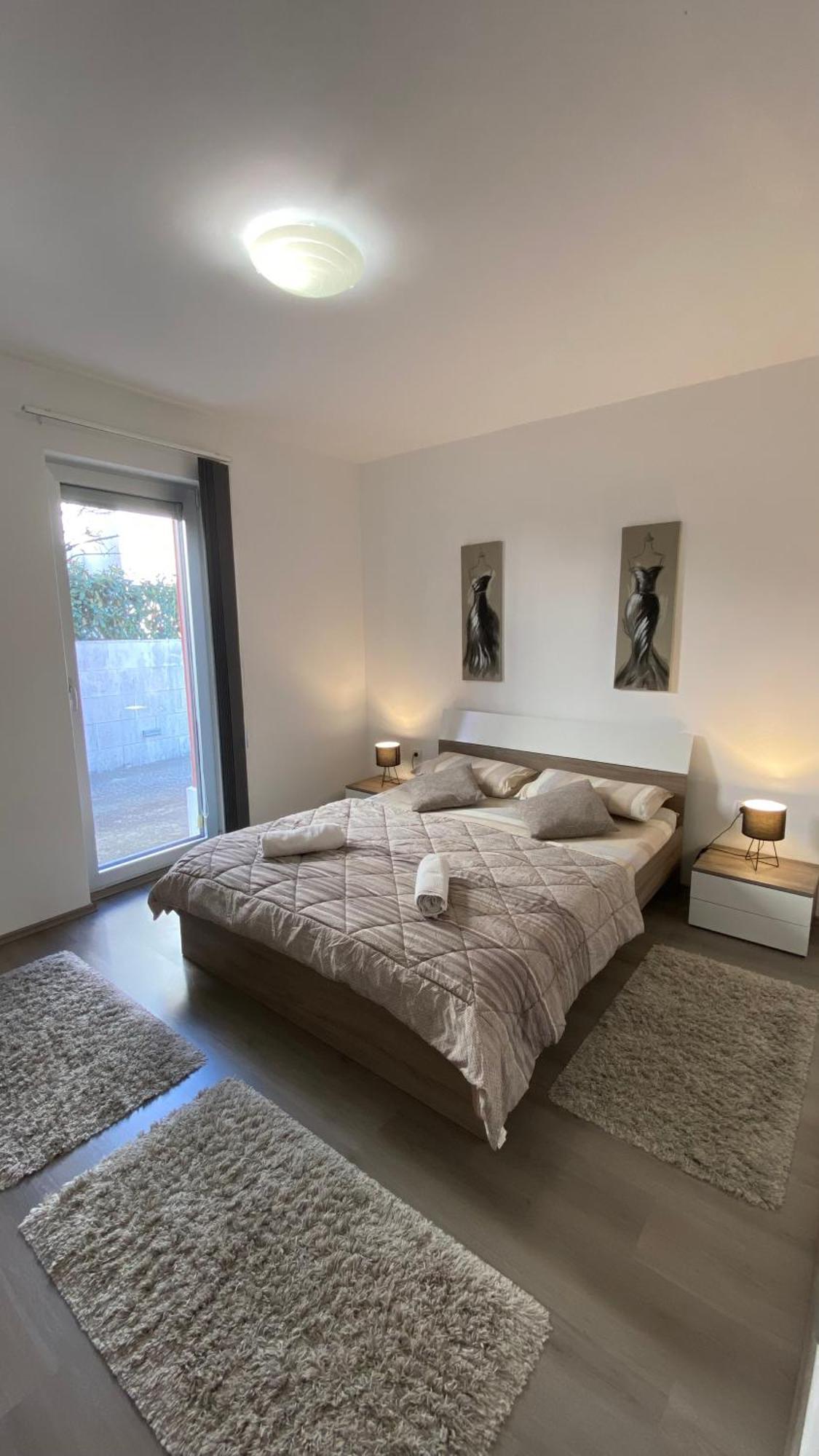 Ivni Apartmani Novigrad Istria Kültér fotó