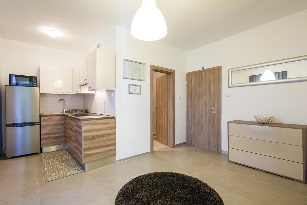 Ivni Apartmani Novigrad Istria Szoba fotó