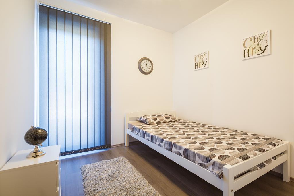 Ivni Apartmani Novigrad Istria Szoba fotó